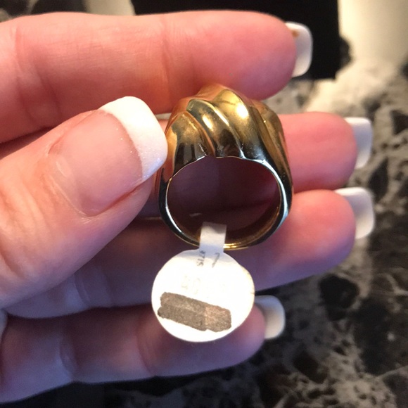 Gold Ring Size 7 - Picture 4 of 4